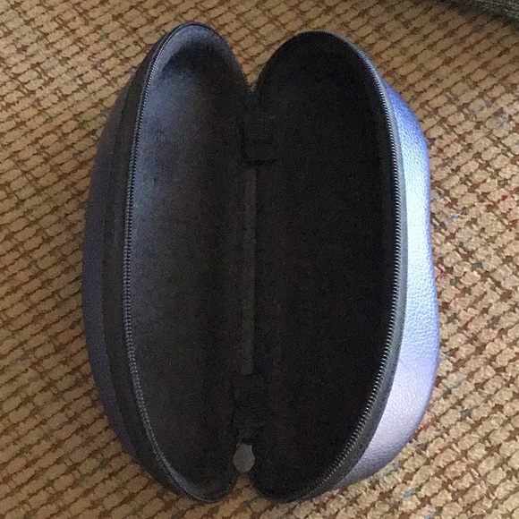 Two eyeglass cases - Picture 2 of 7